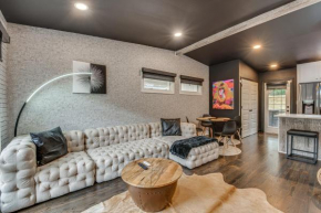 Modern Atlanta Retreat Private Hot Tub and Yard!